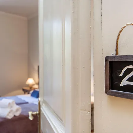 Pensionat Bailen House 4*